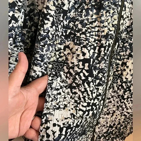 CJ Banks Black,Blue and Cream Color Zippered Jacket Size 2X - Picture 3 of 10